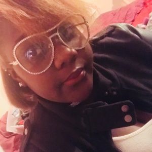 Meet your Posher, Nikqua